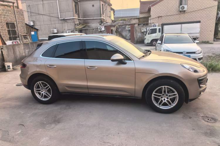 Used Porsche Macan 2016 Macan 2.0T Exterior 2