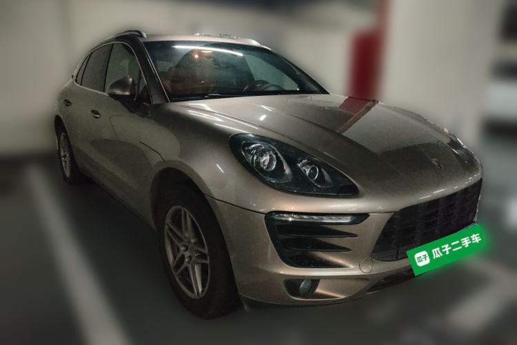 Used Porsche Macan 2016 Macan 2.0T Front Right 45 Deg
