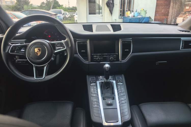 Used Porsche Macan 2016 Macan 2.0T Interior 3