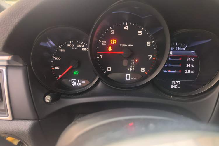 Used Porsche Macan 2016 Macan 2.0T Odometer Close Up