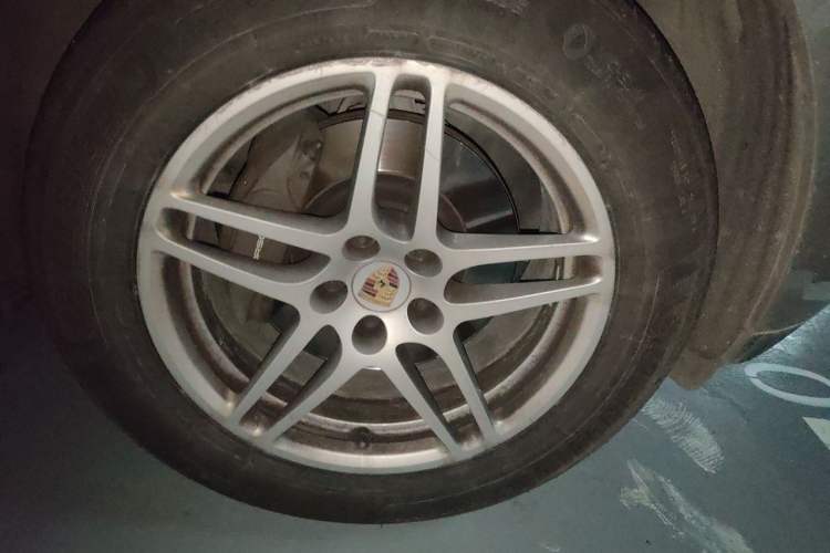 Used Porsche Macan 2016 Macan 2.0T Right Front Wheel Hub