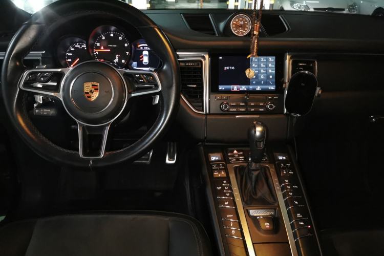 Used Porsche Macan 2017 Macan 2.0T Center Console