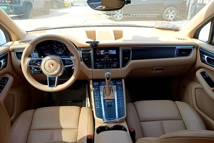 Used Porsche Macan 2017 Macan 2.0T Center Console