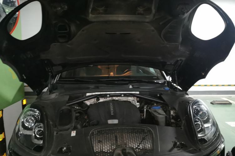 Used Porsche Macan 2017 Macan 2.0T Engine Bay