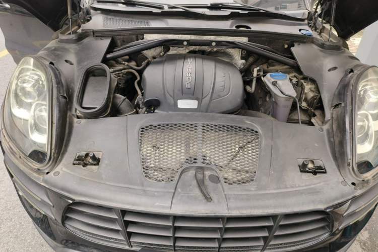 Used Porsche Macan 2017 Macan 2.0T Engine Bay