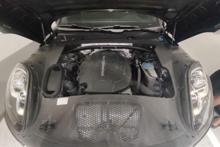 Used Porsche Macan 2017 Macan 2.0T Engine Bay