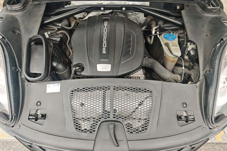Used Porsche Macan 2017 Macan 2.0T Engine Bay