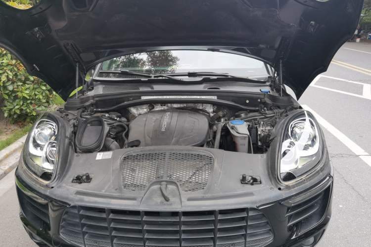 Used Porsche Macan 2017 Macan 2.0T Engine Bay