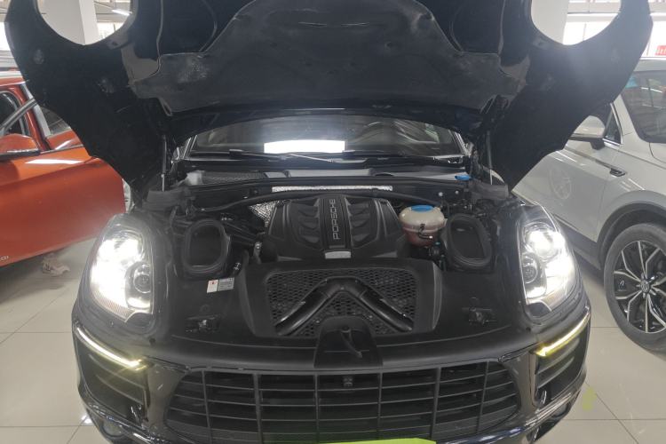 Used Porsche Macan 2017 Macan S 3.0T Engine Bay