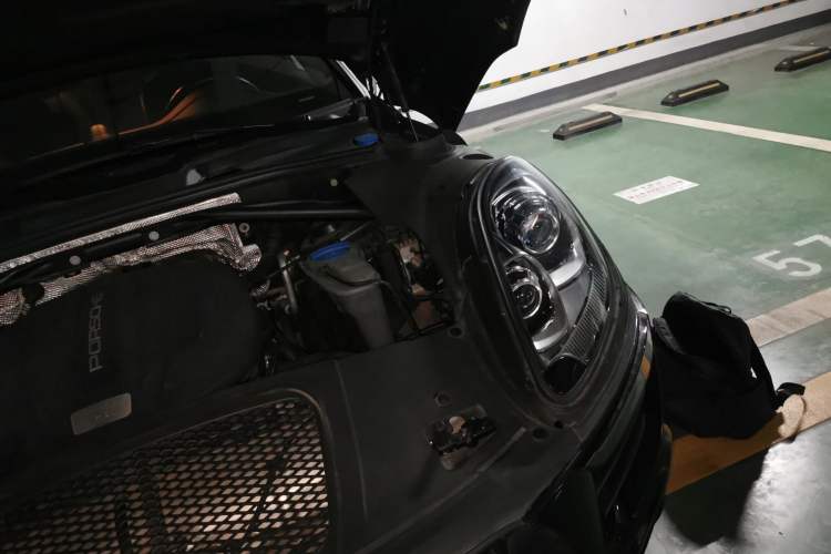 Used Porsche Macan 2017 Macan 2.0T Engine Bay Left