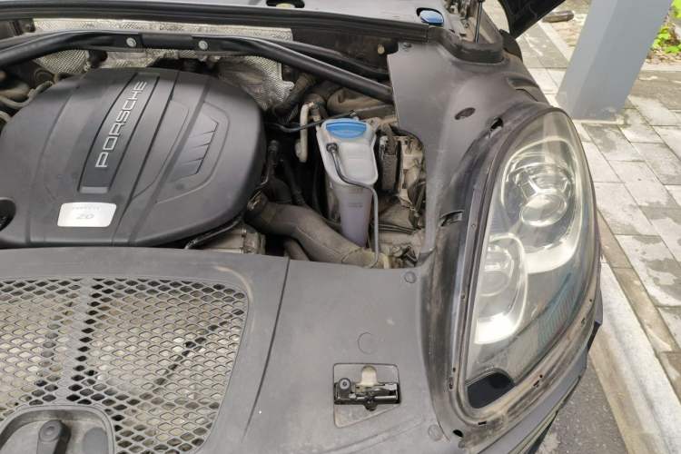Used Porsche Macan 2017 Macan 2.0T Engine Bay Left
