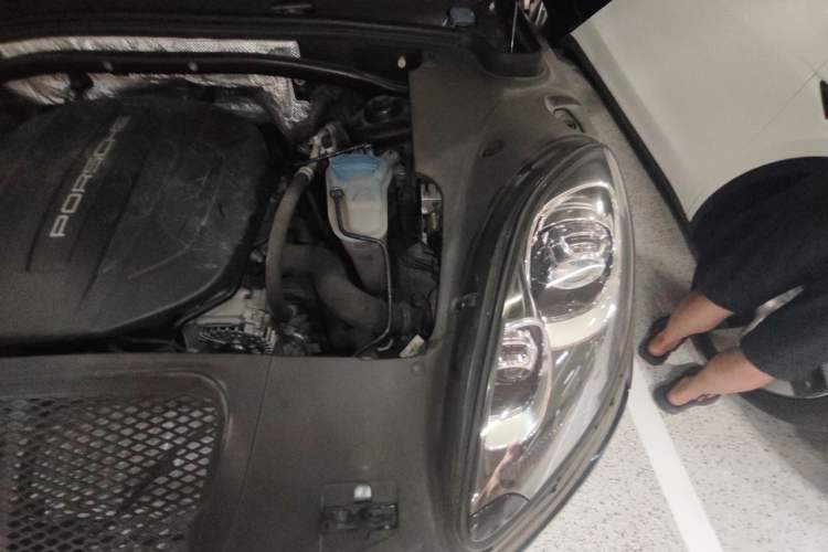 Used Porsche Macan 2017 Macan 2.0T Engine Bay Left