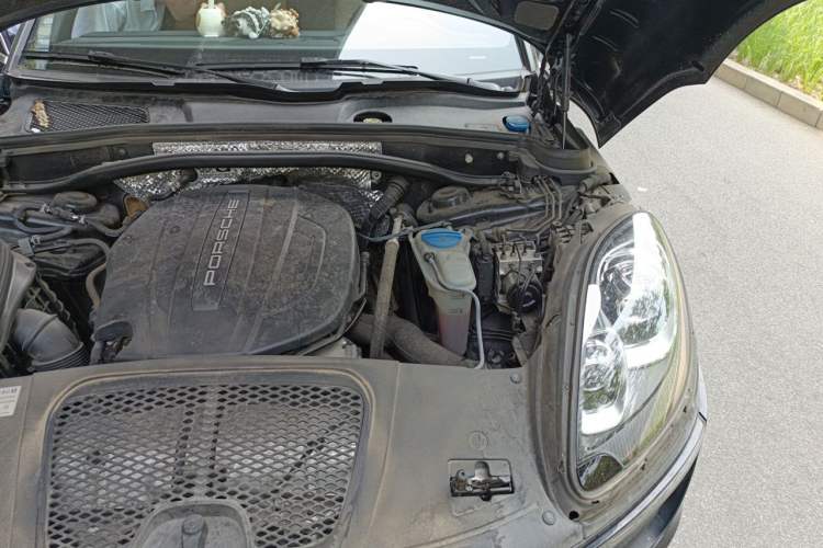 Used Porsche Macan 2017 Macan 2.0T Engine Bay Left