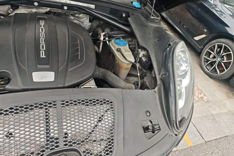 Used Porsche Macan 2017 Macan 2.0T Engine Bay Left