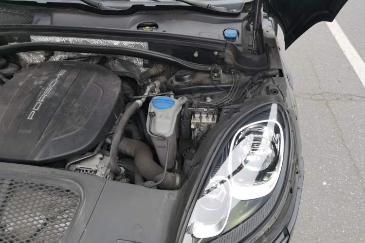 Used Porsche Macan 2017 Macan 2.0T Engine Bay Left