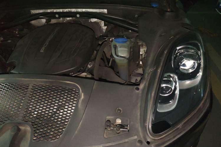 Used Porsche Macan 2017 Macan 2.0T Engine Bay Left