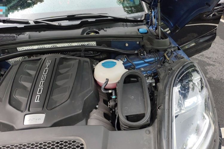 Used Porsche Macan 2017 Macan GTS 3.0T Engine Bay Left