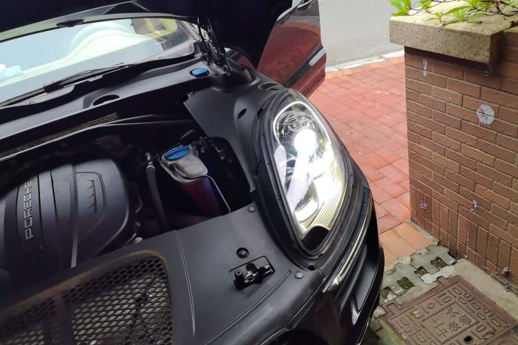 Used Porsche Macan 2017 Macan 2.0T Engine Bay Left