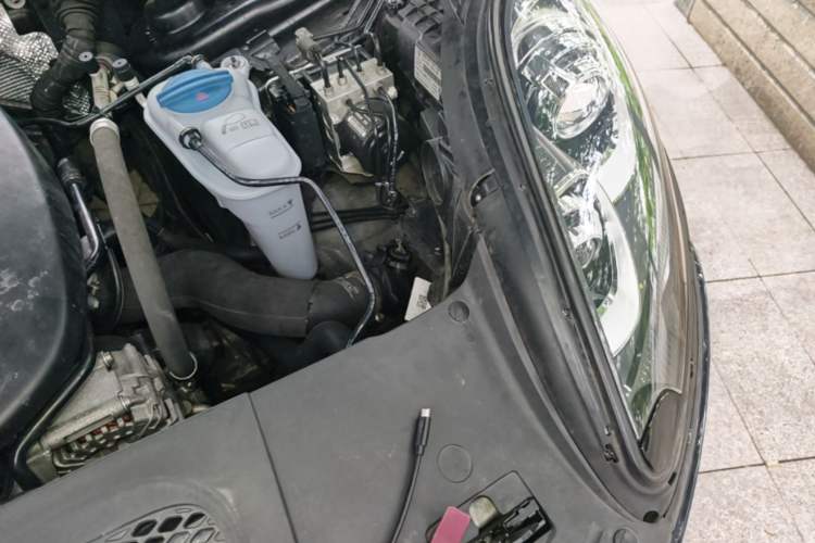 Used Porsche Macan 2017 Macan 2.0T Engine Bay Left