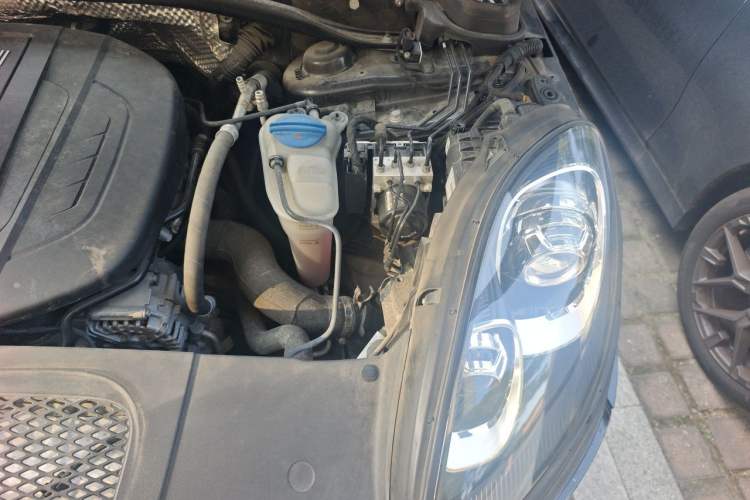 Used Porsche Macan 2017 Macan 2.0T Engine Bay Left
