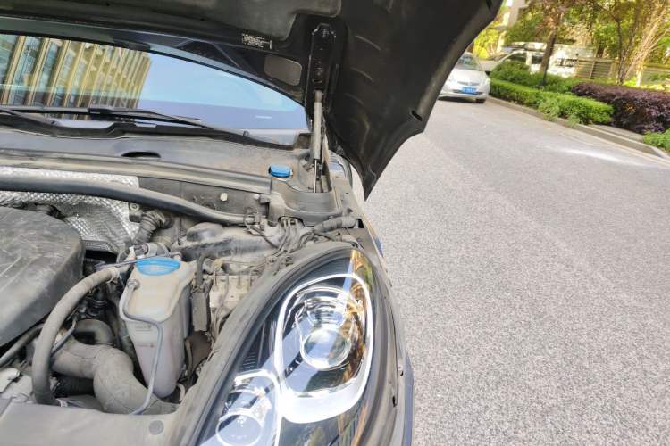Used Porsche Macan 2017 Macan 2.0T Engine Bay Left