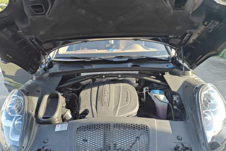 Used Porsche Macan 2017 Macan 2.0T Engine Bay