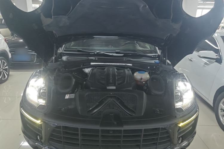 Used Porsche Macan 2017 Macan S 3.0T Engine Bay