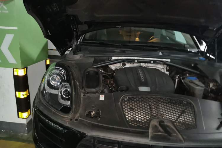 Used Porsche Macan 2017 Macan 2.0T Engine Bay Right