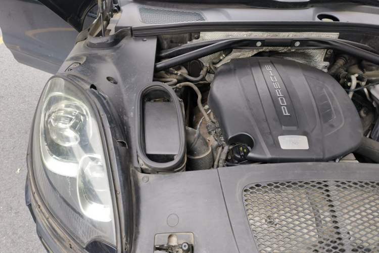Used Porsche Macan 2017 Macan 2.0T Engine Bay Right
