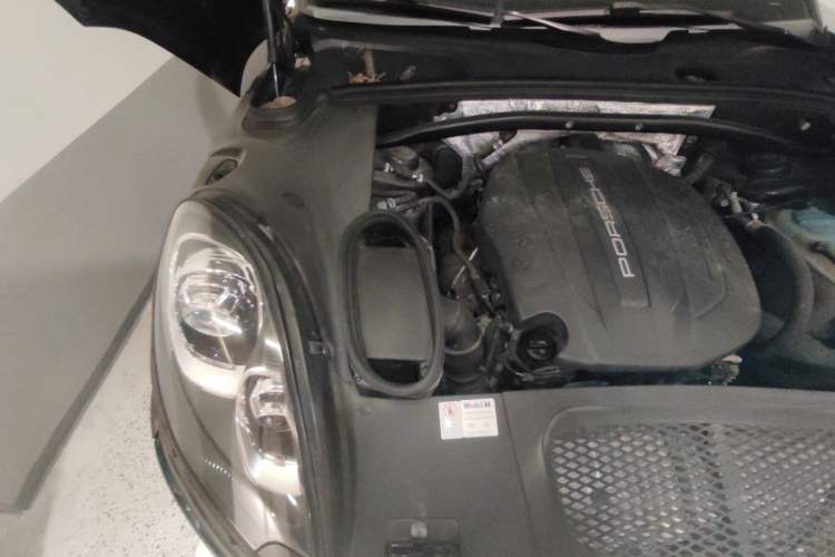 Used Porsche Macan 2017 Macan 2.0T Engine Bay Right