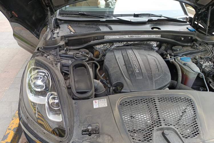 Used Porsche Macan 2017 Macan 2.0T Engine Bay Right