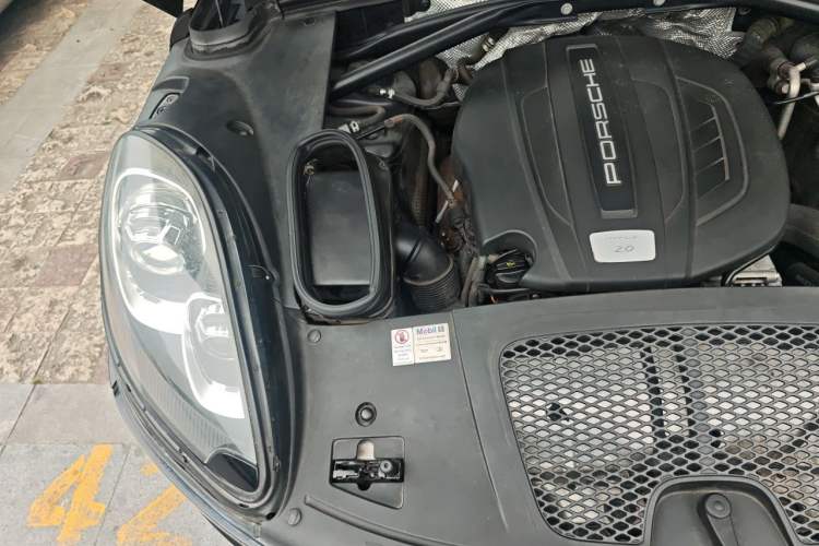 Used Porsche Macan 2017 Macan 2.0T Engine Bay Right