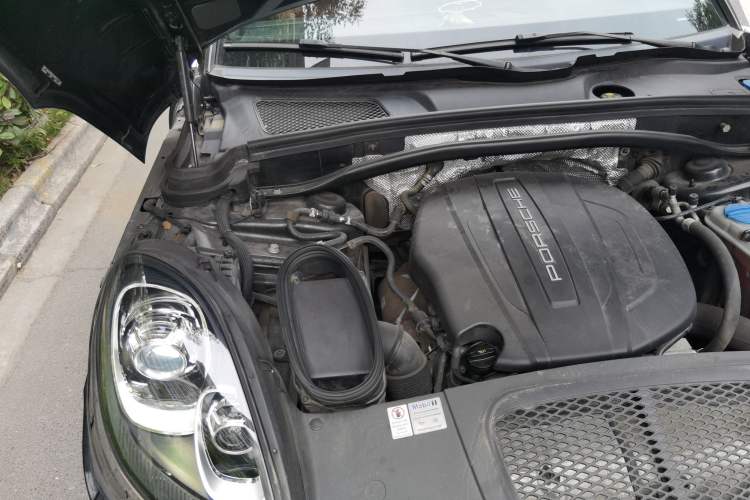 Used Porsche Macan 2017 Macan 2.0T Engine Bay Right