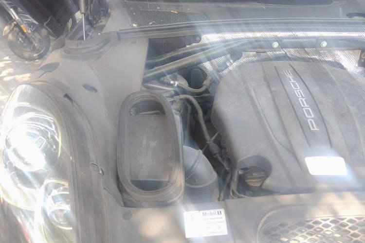 Used Porsche Macan 2017 Macan 2.0T Engine Bay Right