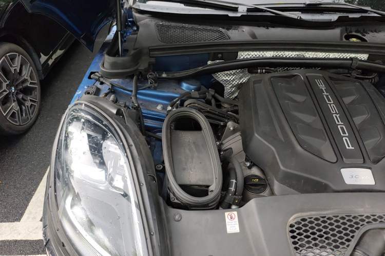 Used Porsche Macan 2017 Macan GTS 3.0T Engine Bay Right