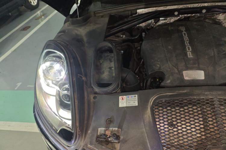Used Porsche Macan 2017 Macan 2.0T Engine Bay Right