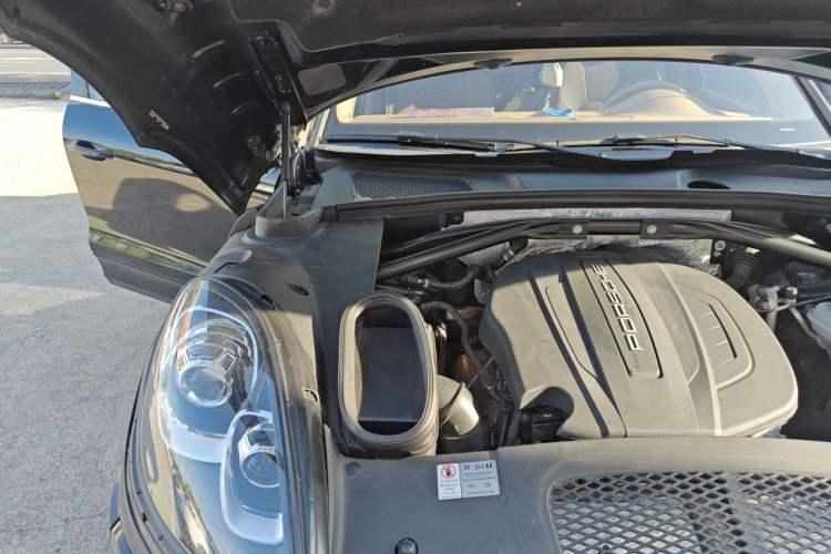 Used Porsche Macan 2017 Macan 2.0T Engine Bay Right