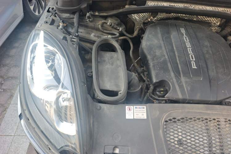 Used Porsche Macan 2017 Macan 2.0T Engine Bay Right