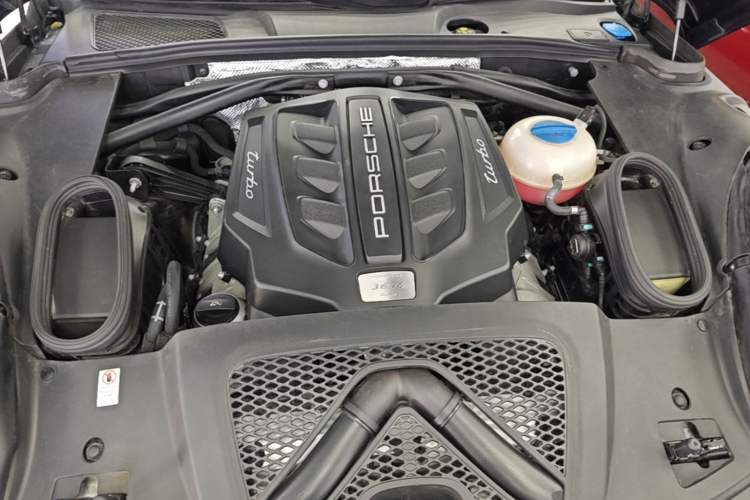 Used Porsche Macan 2017 Macan Turbo 3.6T Engine Bay