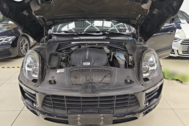 Used Porsche Macan 2017 Macan 2.0T Engine Bay