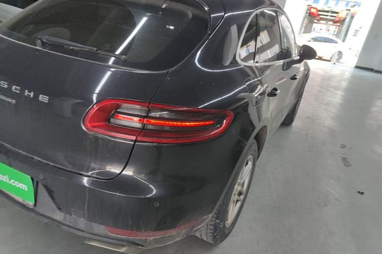 Used Porsche Macan 2017 Macan 2.0T Exterior 3