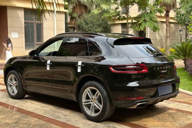 Used Porsche Macan 2017 Macan 2.0T Exterior 4