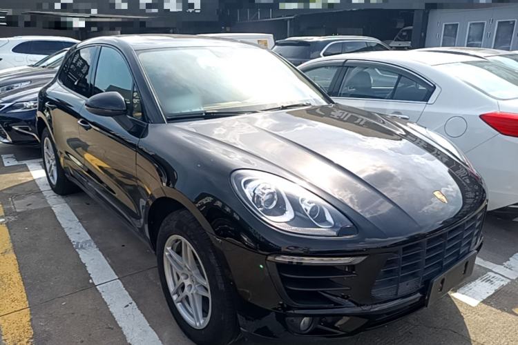 Used Porsche Macan 2017 Macan 2.0T Front Right 45 Deg