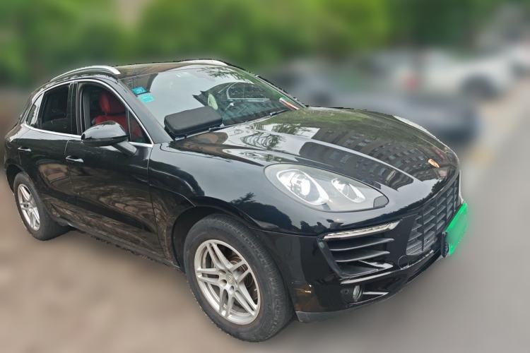 Used Porsche Macan 2017 Macan 2.0T Front Right 45 Deg