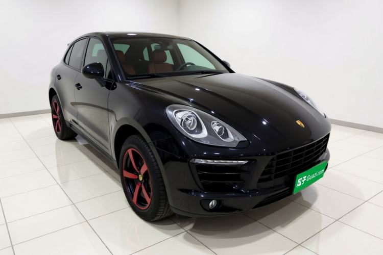 Used Porsche Macan 2017 Macan 2.0T Front Right 45 Deg