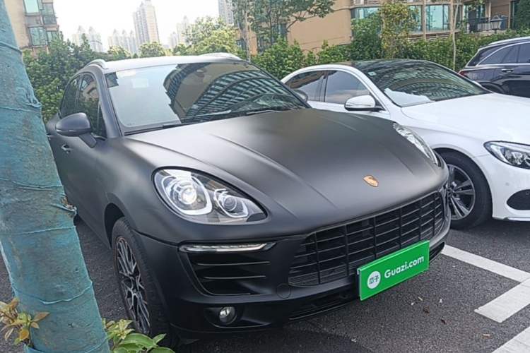 Used Porsche Macan 2017 Macan 2.0T Front Right 45 Deg