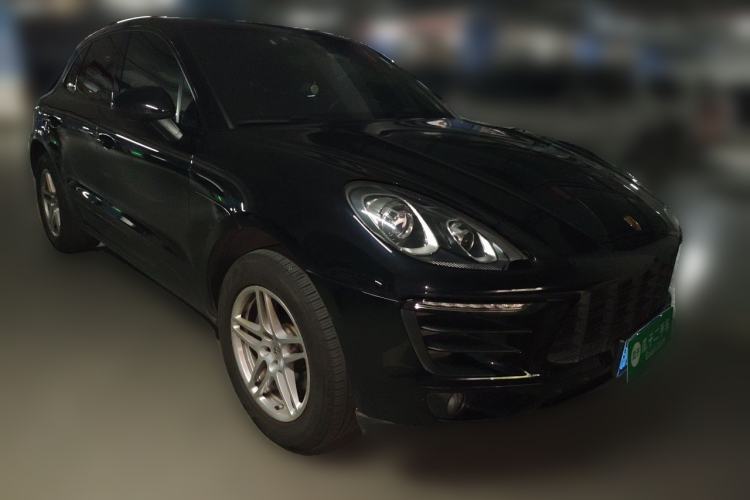 Used Porsche Macan 2017 Macan 2.0T Front Right 45 Deg