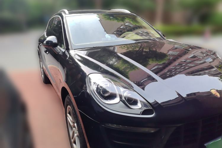 Used Porsche Macan 2017 Macan 2.0T Front Right 45 Deg