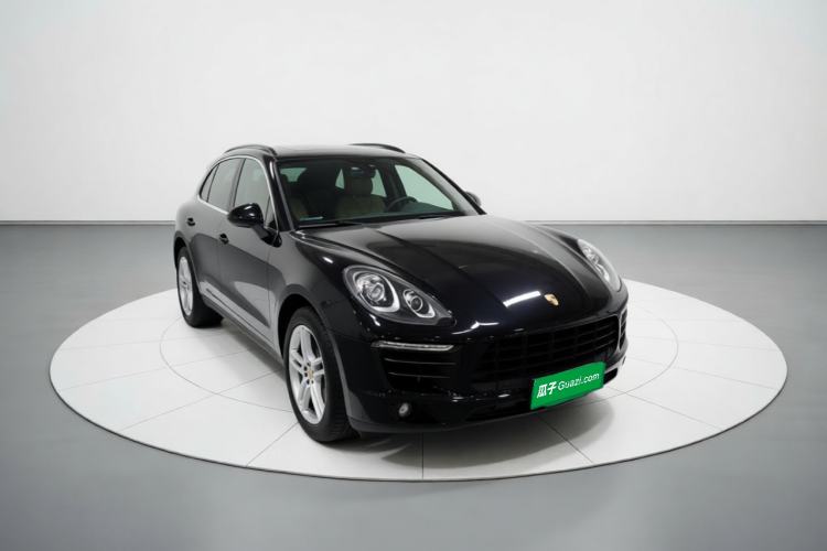 Used Porsche Macan 2017 Macan 2.0T Front Right 45 Deg
