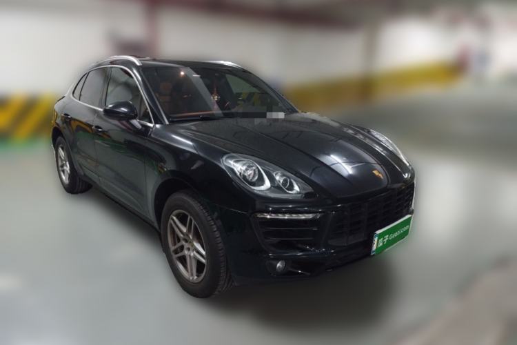 Used Porsche Macan 2017 Macan 2.0T Front Right 45 Deg